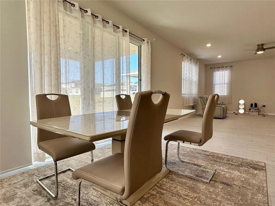 For Rent: $2,800 (5 beds, 3 baths, 2868 Square Feet)