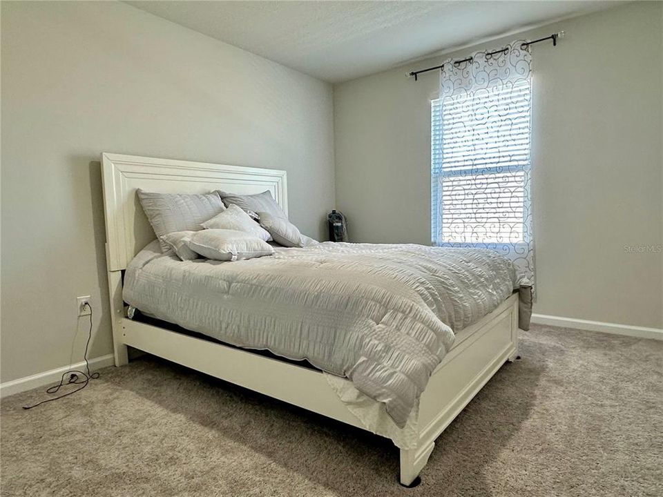 For Rent: $2,800 (5 beds, 3 baths, 2868 Square Feet)