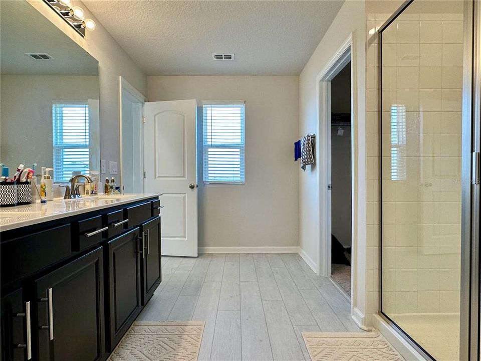 For Rent: $2,800 (5 beds, 3 baths, 2868 Square Feet)