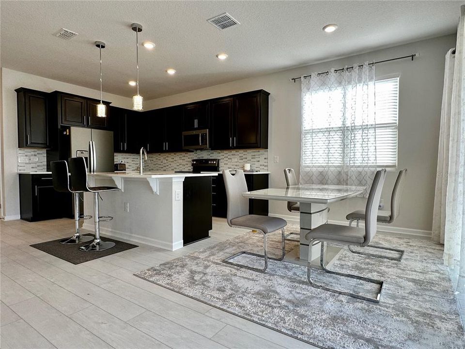 For Rent: $2,800 (5 beds, 3 baths, 2868 Square Feet)