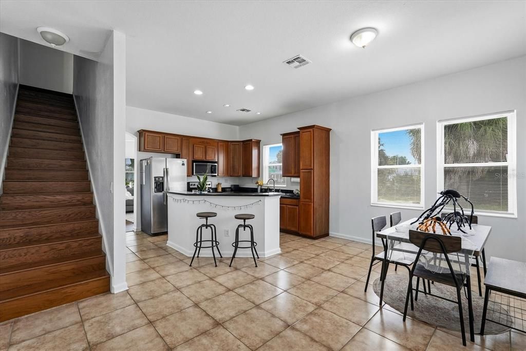 Active With Contract: $299,990 (2 beds, 2 baths, 1620 Square Feet)