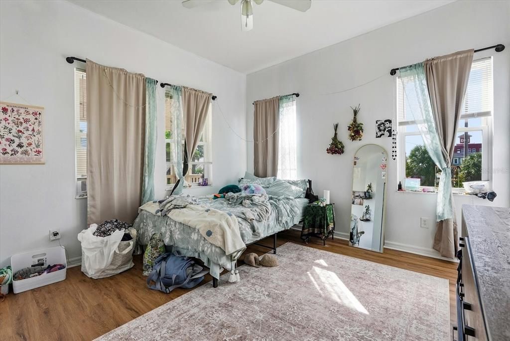 Active With Contract: $299,990 (2 beds, 2 baths, 1620 Square Feet)