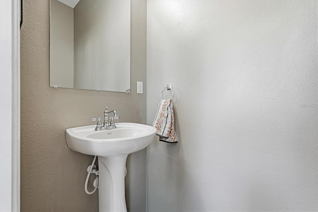 Active With Contract: $299,990 (2 beds, 2 baths, 1620 Square Feet)