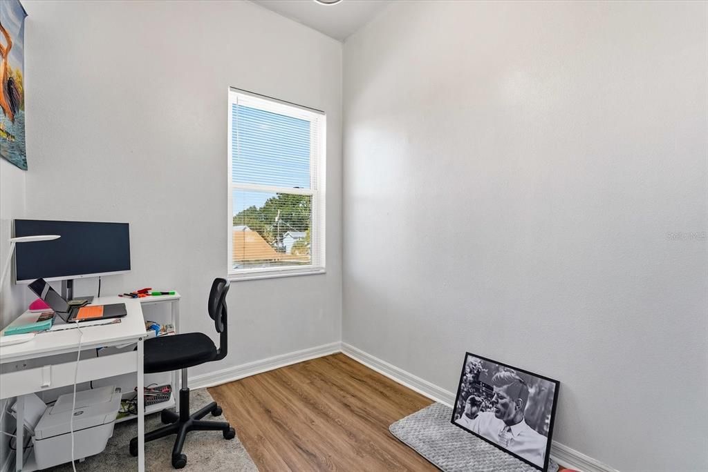 Active With Contract: $299,990 (2 beds, 2 baths, 1620 Square Feet)