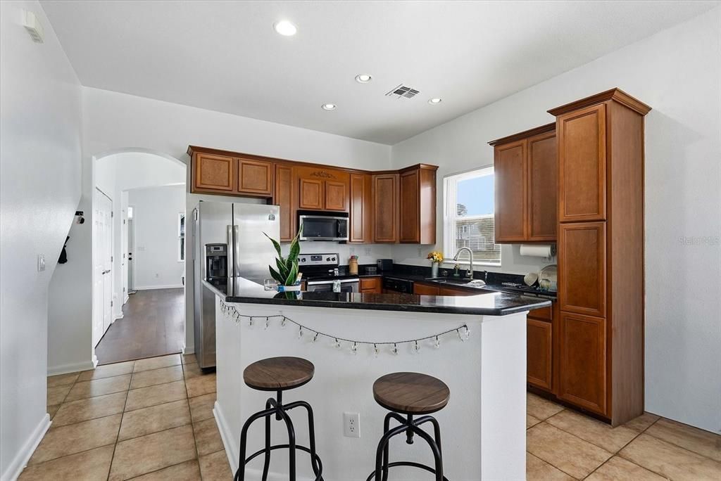 Active With Contract: $299,990 (2 beds, 2 baths, 1620 Square Feet)