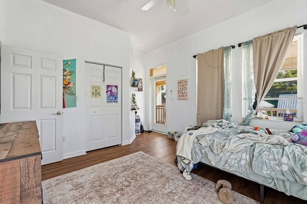 Active With Contract: $299,990 (2 beds, 2 baths, 1620 Square Feet)