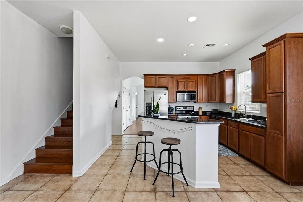 Active With Contract: $299,990 (2 beds, 2 baths, 1620 Square Feet)