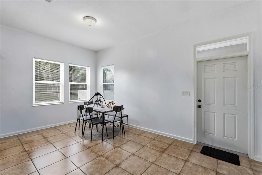 Active With Contract: $299,990 (2 beds, 2 baths, 1620 Square Feet)