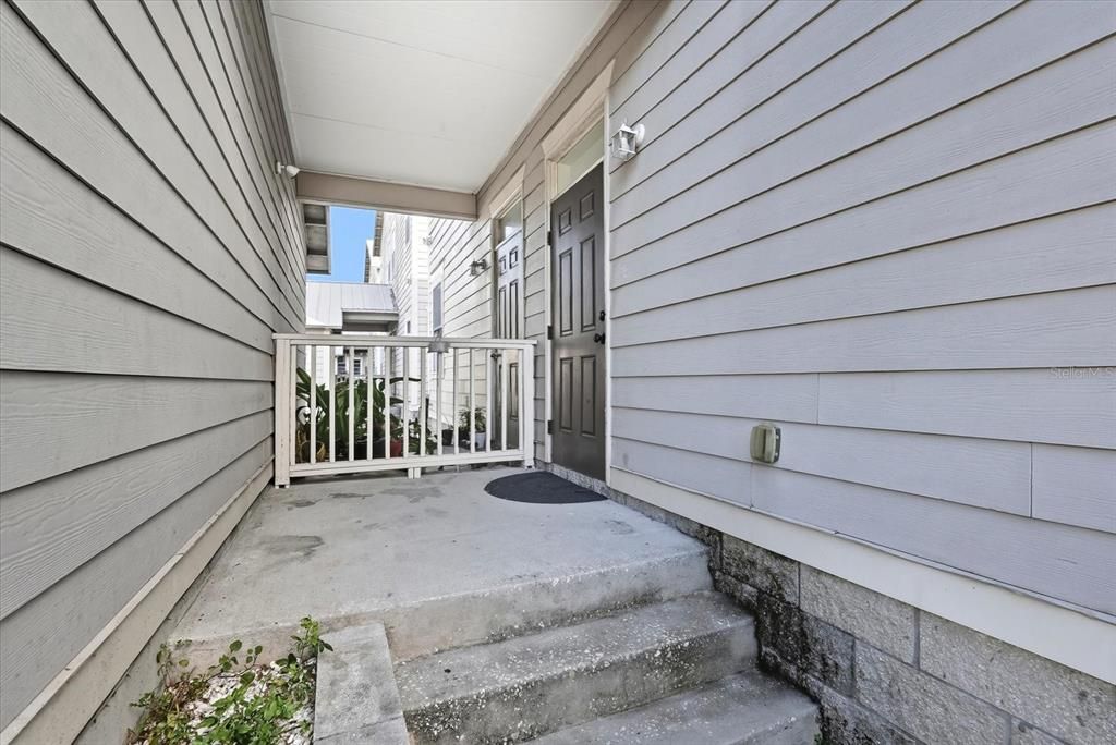 Active With Contract: $299,990 (2 beds, 2 baths, 1620 Square Feet)