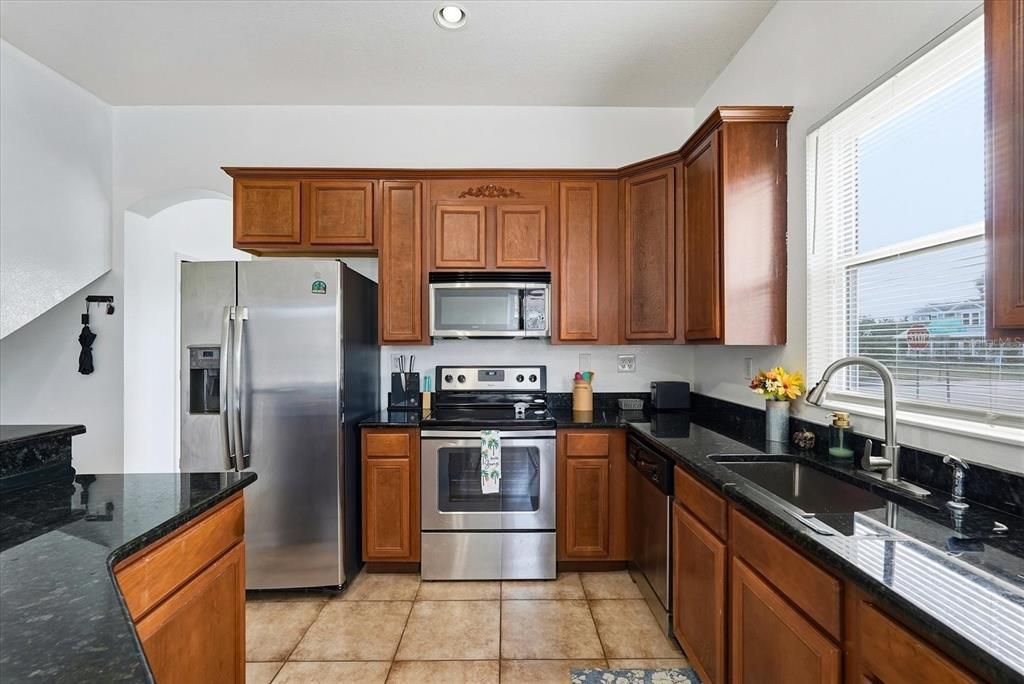 Active With Contract: $299,990 (2 beds, 2 baths, 1620 Square Feet)