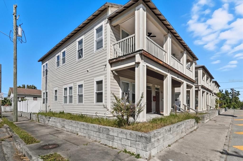 Active With Contract: $299,990 (2 beds, 2 baths, 1620 Square Feet)