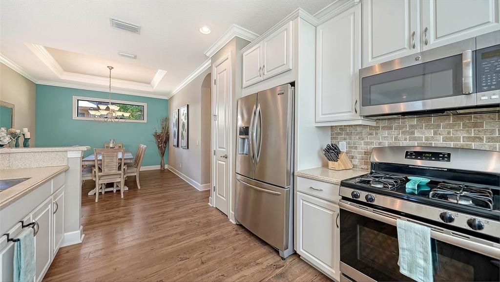 For Sale: $650,000 (2 beds, 2 baths, 1696 Square Feet)