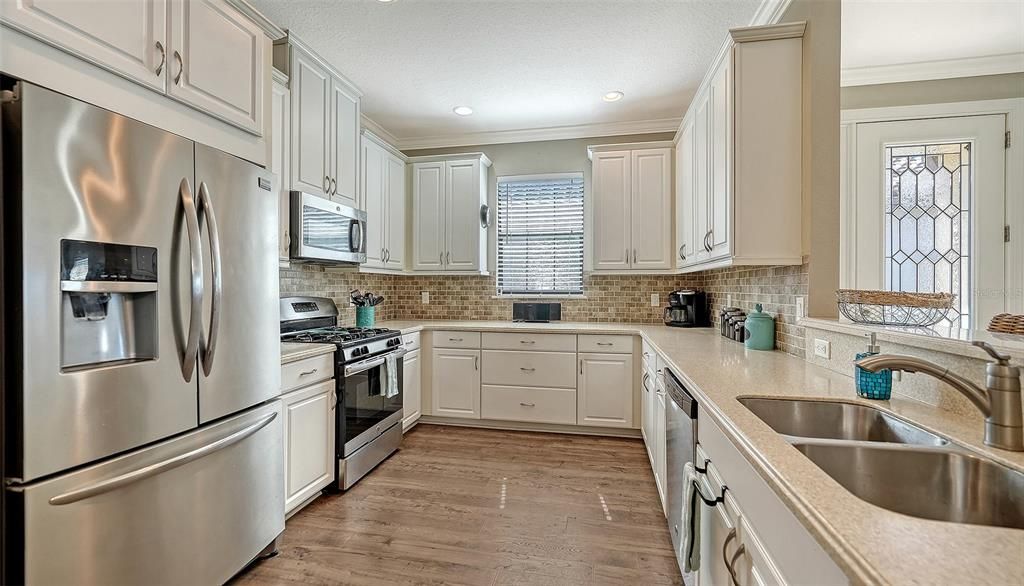 For Sale: $650,000 (2 beds, 2 baths, 1696 Square Feet)