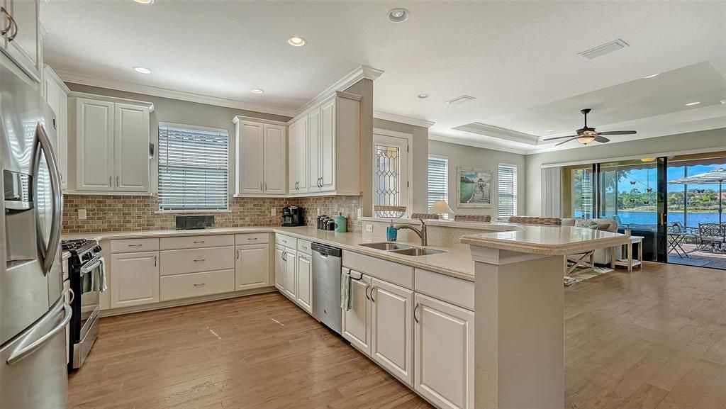 For Sale: $650,000 (2 beds, 2 baths, 1696 Square Feet)