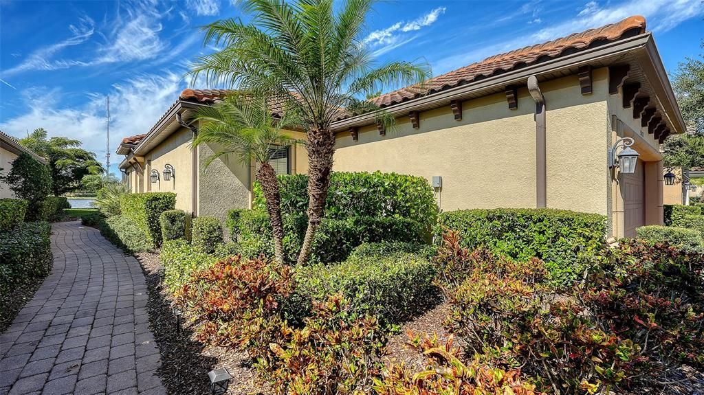 For Sale: $650,000 (2 beds, 2 baths, 1696 Square Feet)