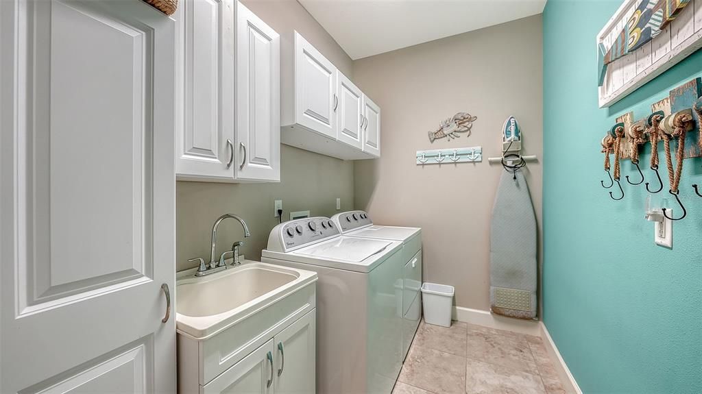 For Sale: $650,000 (2 beds, 2 baths, 1696 Square Feet)