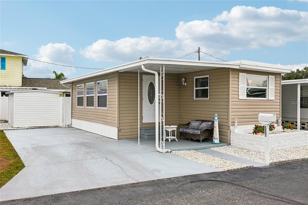 For Sale: $79,900 (1 beds, 1 baths, 884 Square Feet)