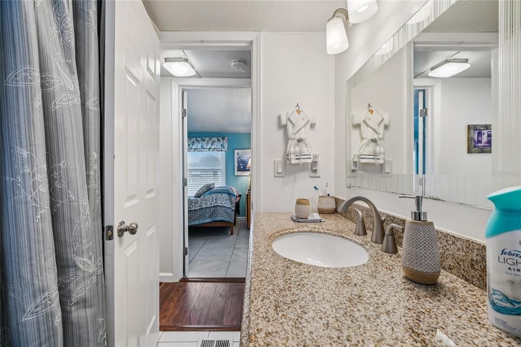 For Sale: $79,900 (1 beds, 1 baths, 884 Square Feet)