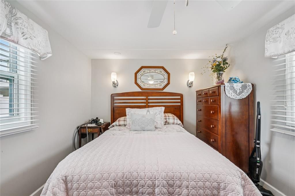 For Sale: $79,900 (1 beds, 1 baths, 884 Square Feet)