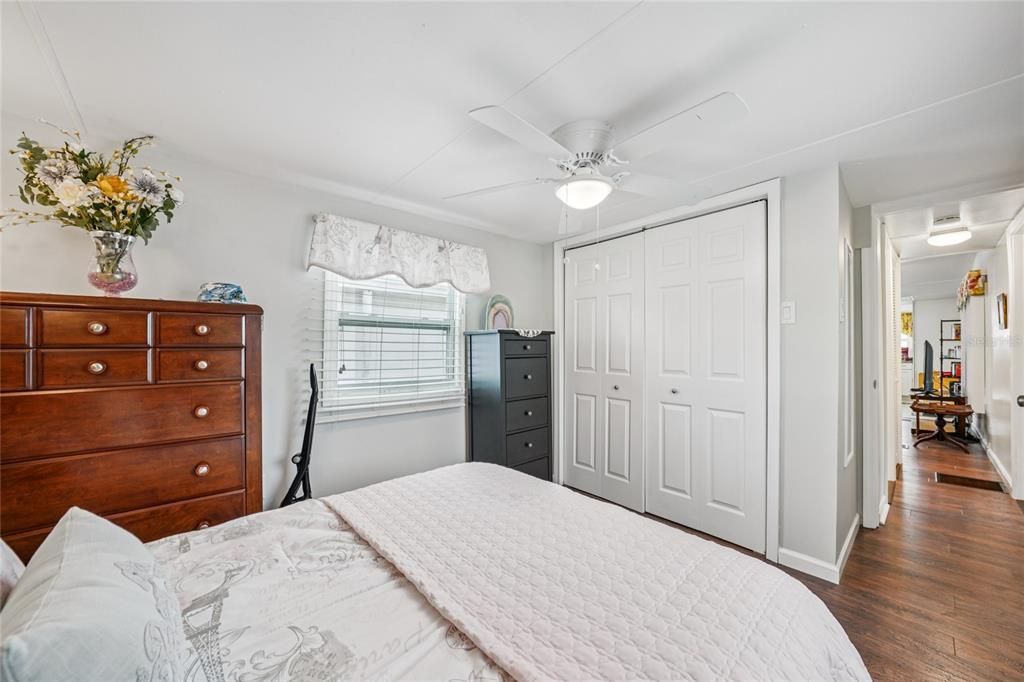 For Sale: $79,900 (1 beds, 1 baths, 884 Square Feet)