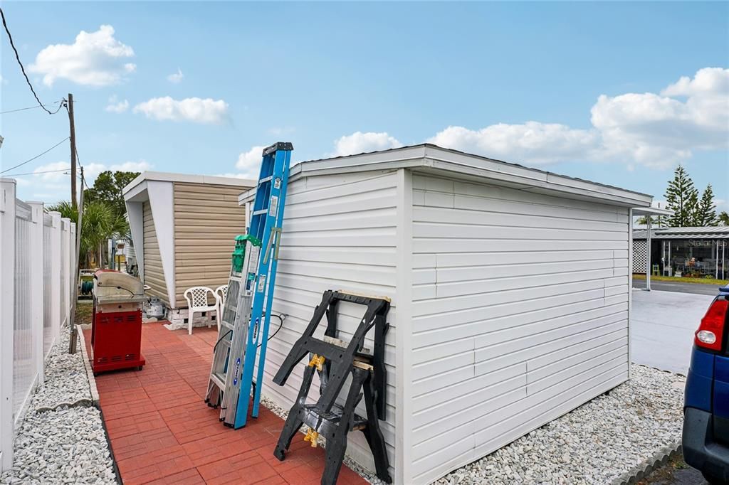 For Sale: $79,900 (1 beds, 1 baths, 884 Square Feet)