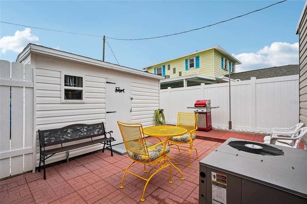 For Sale: $79,900 (1 beds, 1 baths, 884 Square Feet)