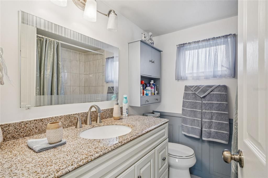 For Sale: $79,900 (1 beds, 1 baths, 884 Square Feet)