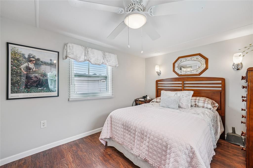 For Sale: $79,900 (1 beds, 1 baths, 884 Square Feet)