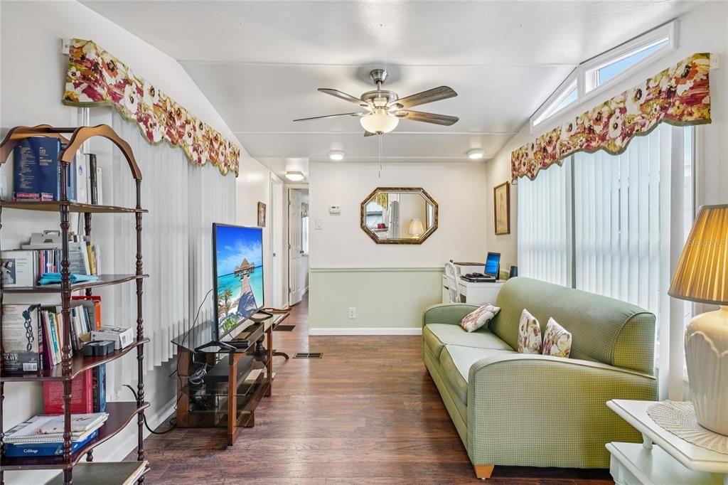 For Sale: $79,900 (1 beds, 1 baths, 884 Square Feet)