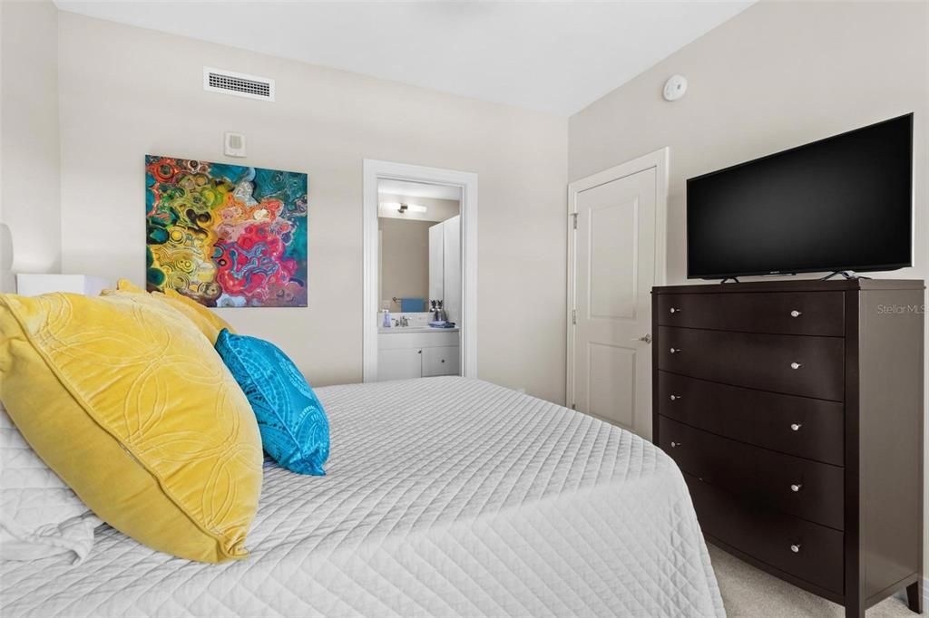 For Rent: $5,500 (2 beds, 2 baths, 1710 Square Feet)