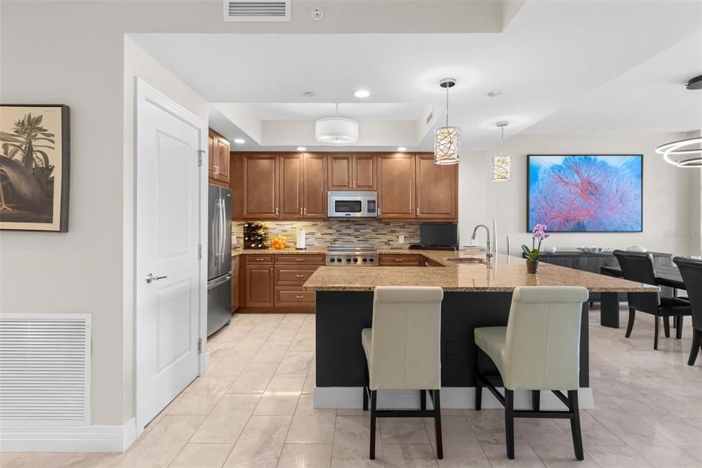 For Rent: $5,500 (2 beds, 2 baths, 1710 Square Feet)