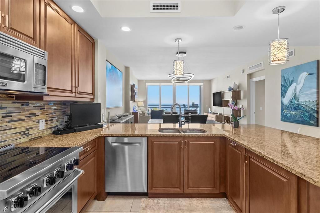 For Rent: $5,500 (2 beds, 2 baths, 1710 Square Feet)