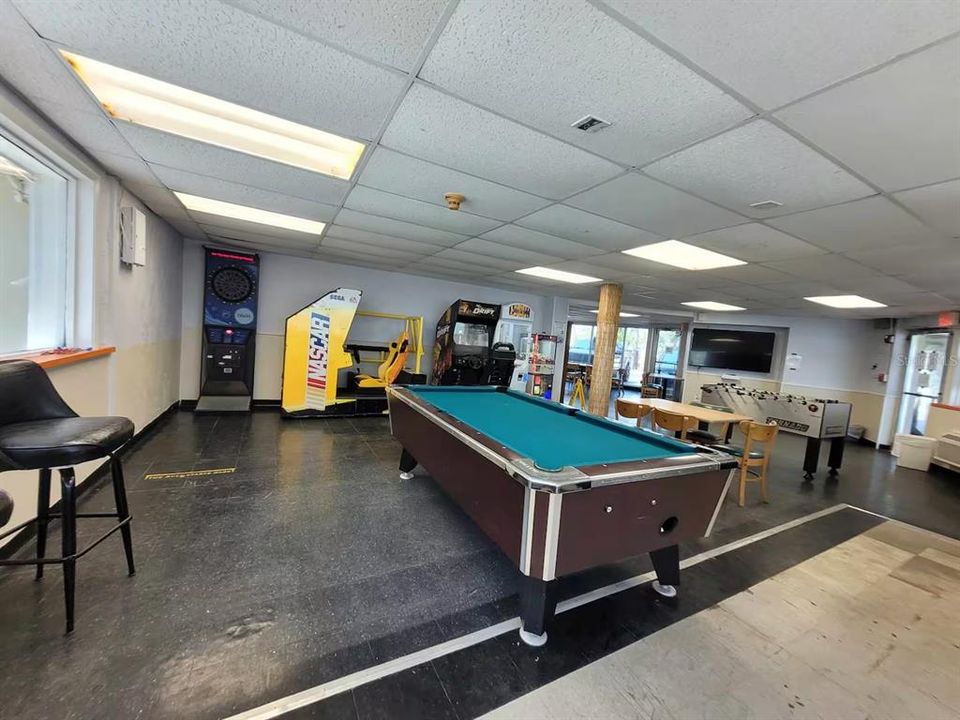 For Sale: $194,500 (1 beds, 1 baths, 257 Square Feet)