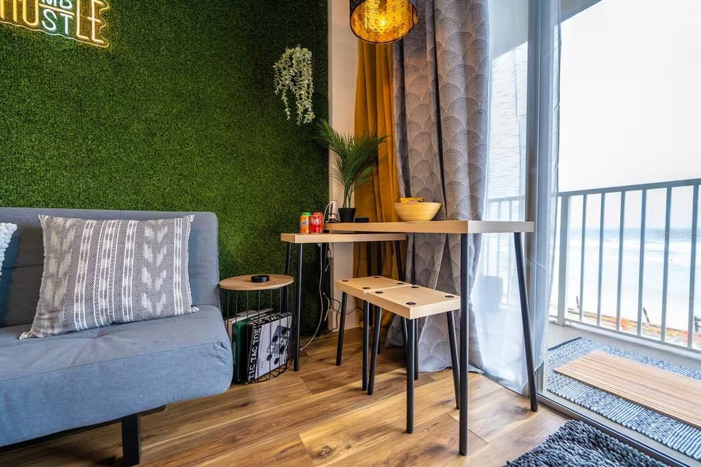 For Sale: $194,500 (1 beds, 1 baths, 257 Square Feet)