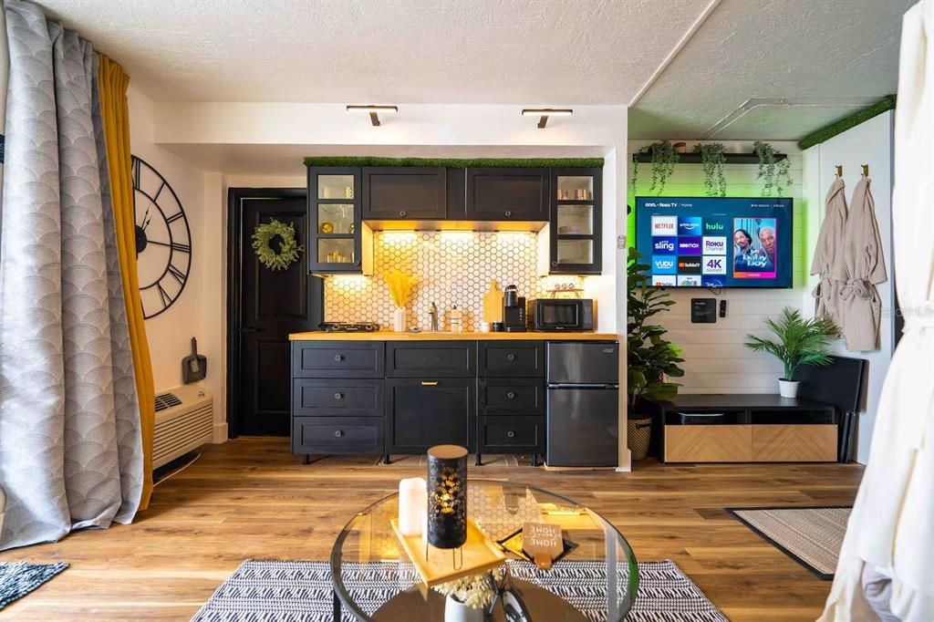 For Sale: $194,500 (1 beds, 1 baths, 257 Square Feet)