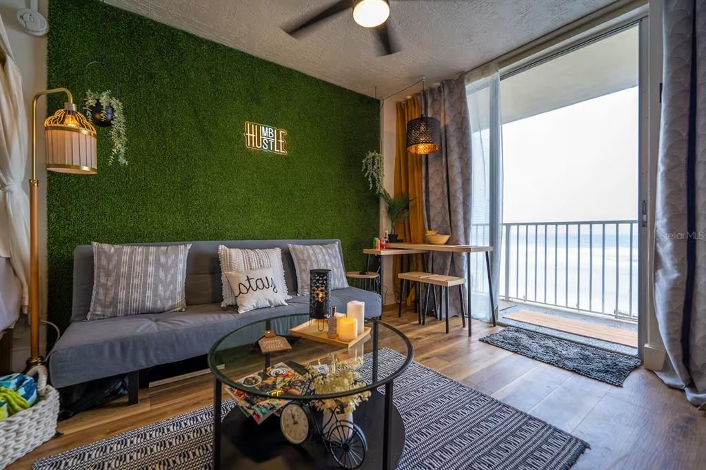 For Sale: $194,500 (1 beds, 1 baths, 257 Square Feet)