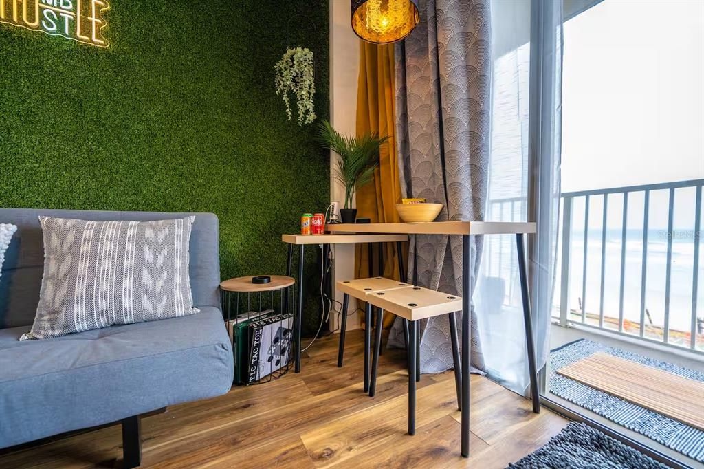 For Sale: $194,500 (1 beds, 1 baths, 257 Square Feet)