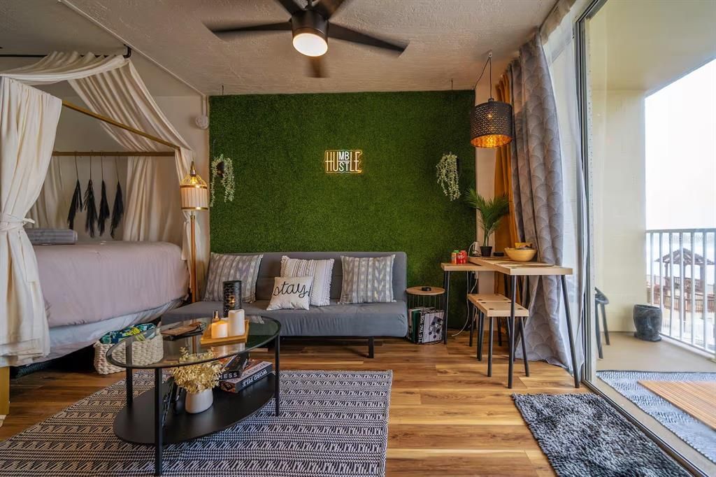 For Sale: $194,500 (1 beds, 1 baths, 257 Square Feet)