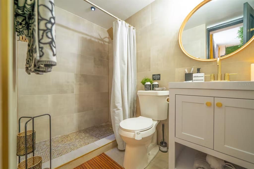 For Sale: $194,500 (1 beds, 1 baths, 257 Square Feet)