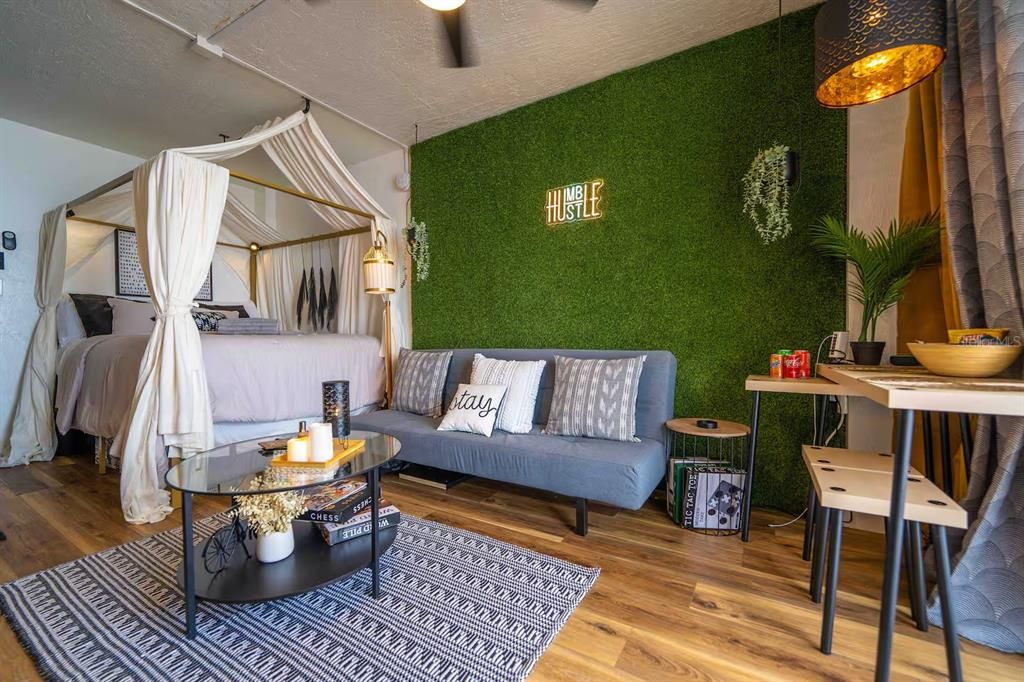 For Sale: $194,500 (1 beds, 1 baths, 257 Square Feet)