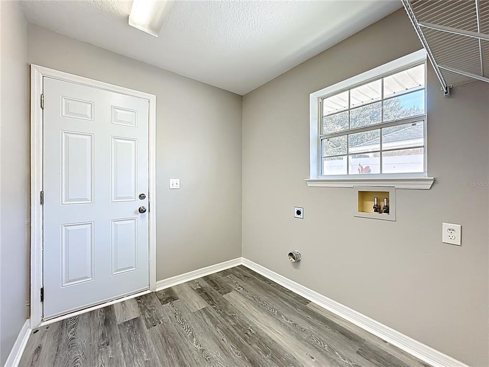 Activo con contrato: $354,000 (4 camas, 3 baños, 2958 Pies cuadrados)