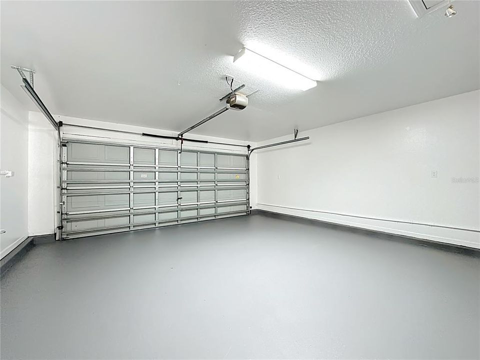 Activo con contrato: $354,000 (4 camas, 3 baños, 2958 Pies cuadrados)