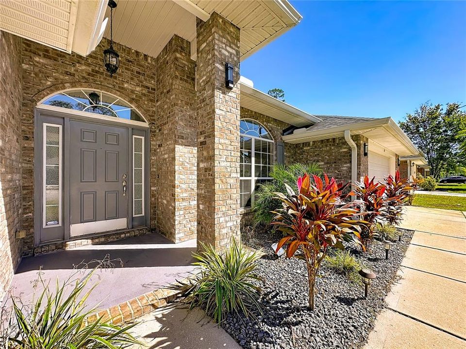 Activo con contrato: $354,000 (4 camas, 3 baños, 2958 Pies cuadrados)