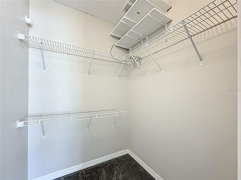 Activo con contrato: $354,000 (4 camas, 3 baños, 2958 Pies cuadrados)