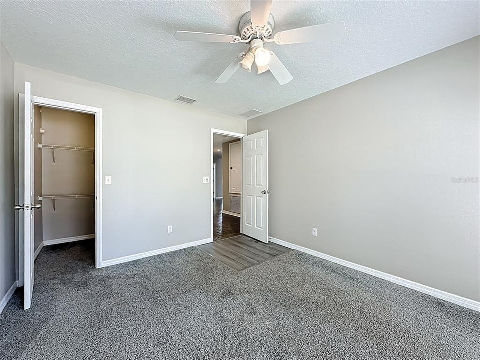 Activo con contrato: $354,000 (4 camas, 3 baños, 2958 Pies cuadrados)