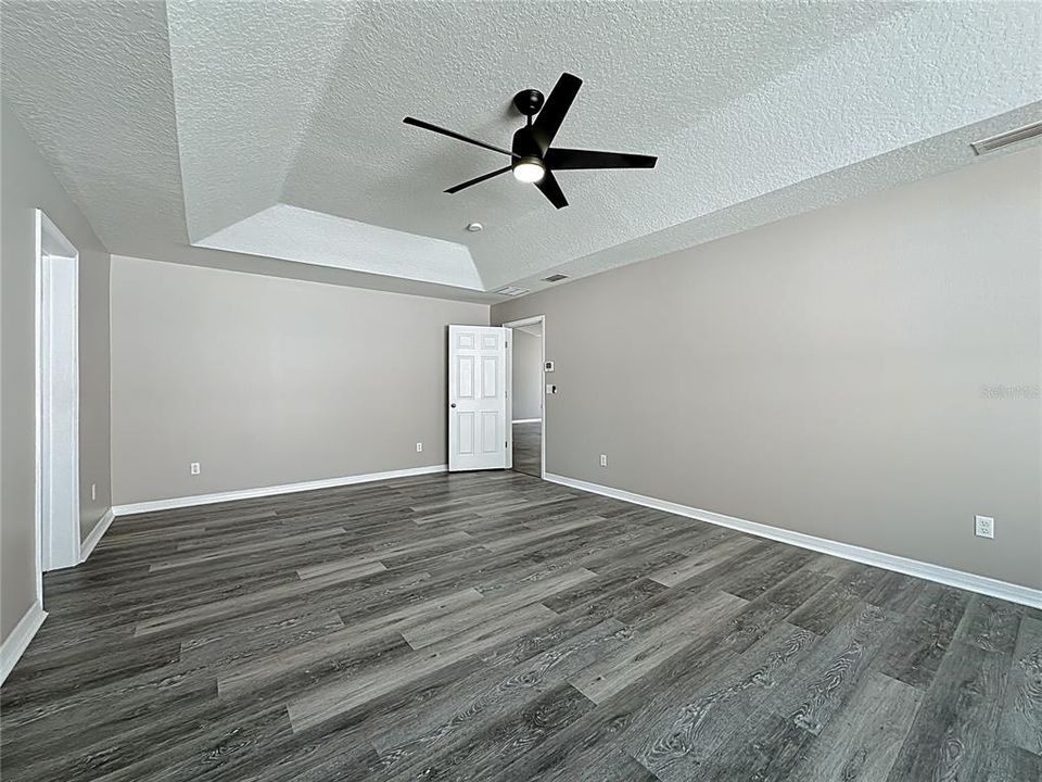 Activo con contrato: $354,000 (4 camas, 3 baños, 2958 Pies cuadrados)