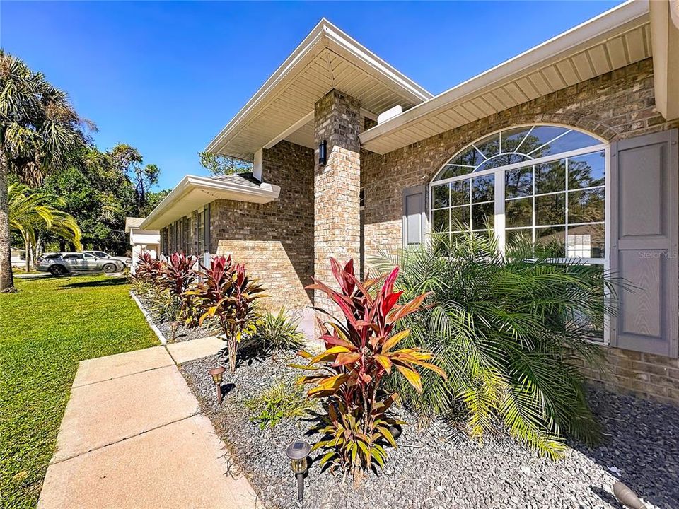 Activo con contrato: $354,000 (4 camas, 3 baños, 2958 Pies cuadrados)