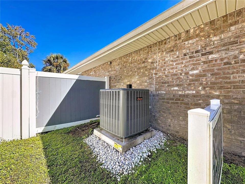 Activo con contrato: $354,000 (4 camas, 3 baños, 2958 Pies cuadrados)