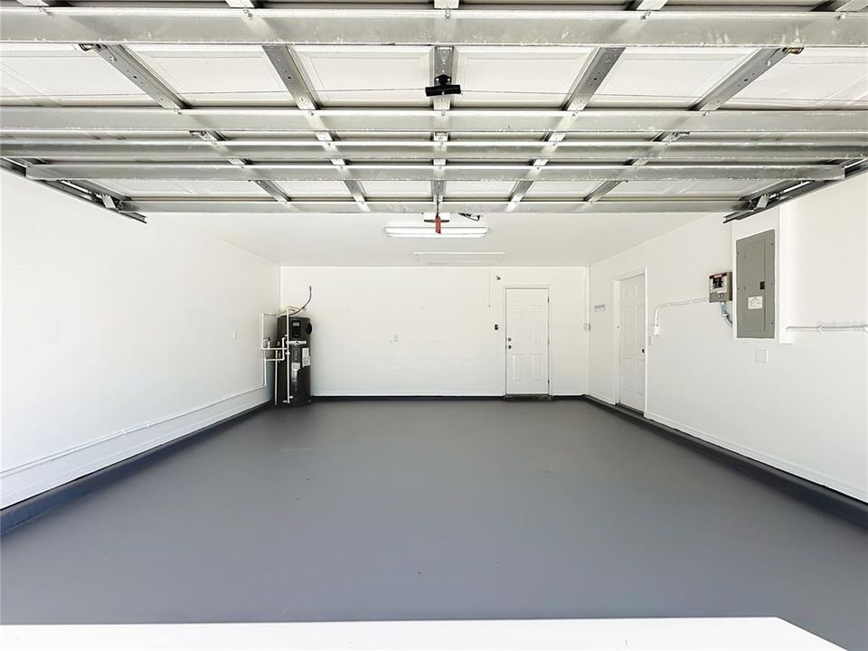 Activo con contrato: $354,000 (4 camas, 3 baños, 2958 Pies cuadrados)