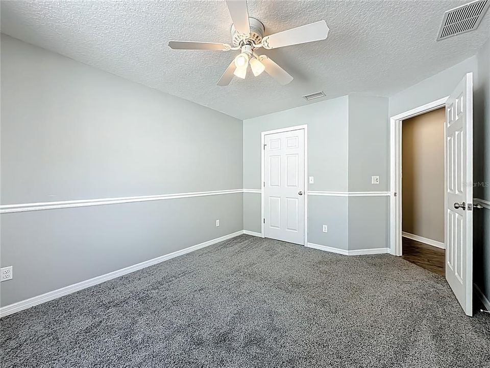 Activo con contrato: $354,000 (4 camas, 3 baños, 2958 Pies cuadrados)